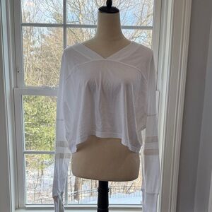 Never worn Free people, movement V-Neck Crop Top